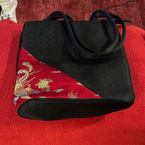 Handbags - Elegant Black and Red Shoulder Bag
